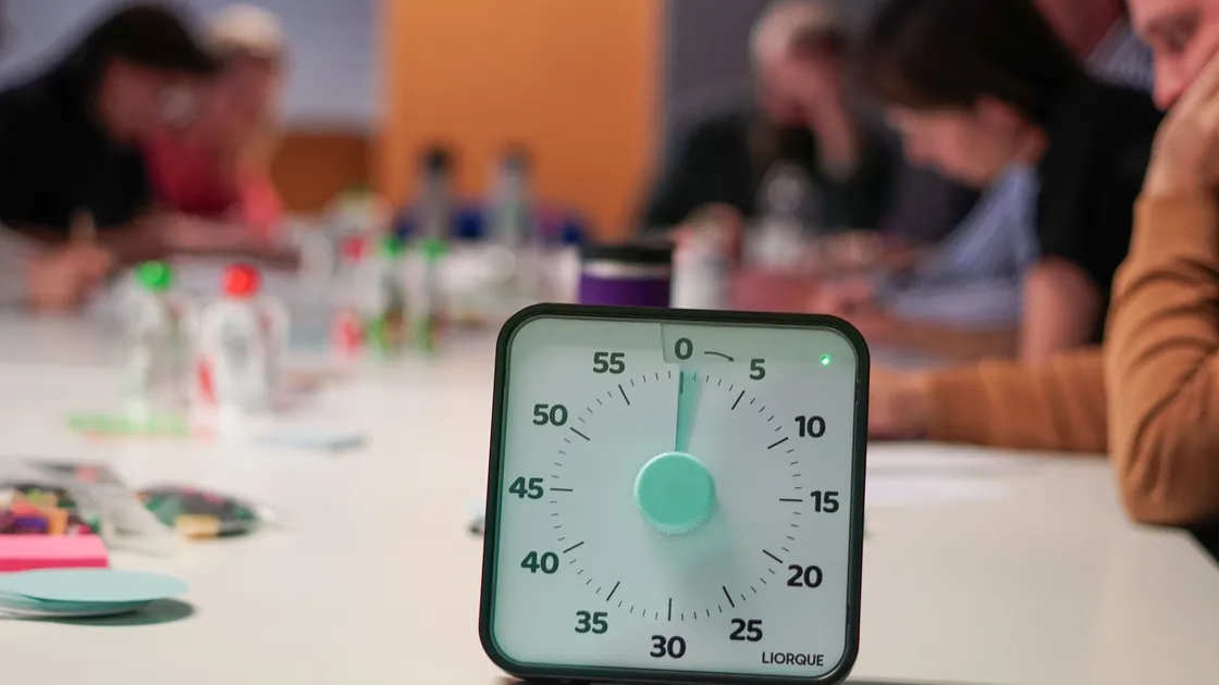 How to Create a Meeting Agenda with AI