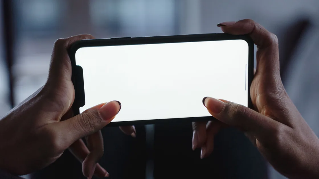Auto-Rotate Not Working on iPhone or Android: What to Check