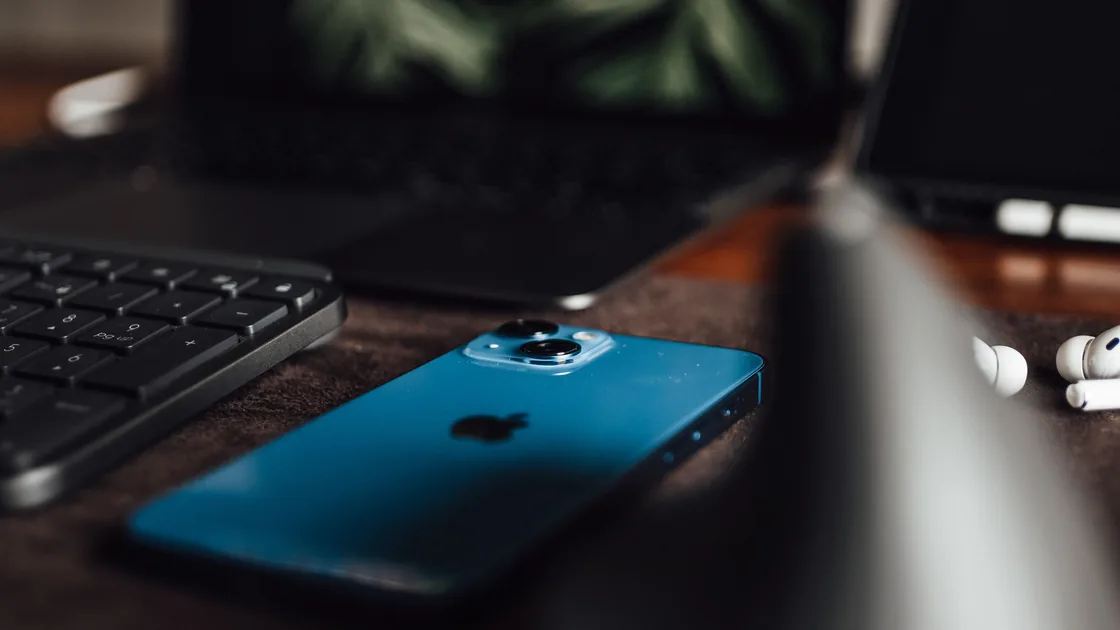 iPhone 卡在 Apple 标志：重启、更新与恢复排查顺序